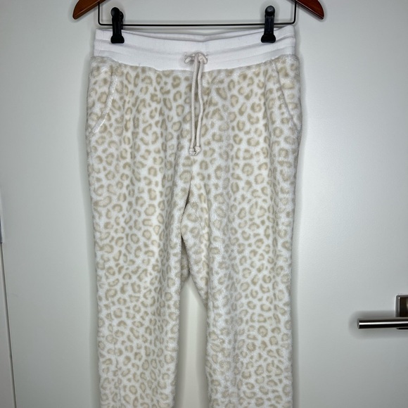 Old Navy Leopard Print Joggers - Picture 5 of 7